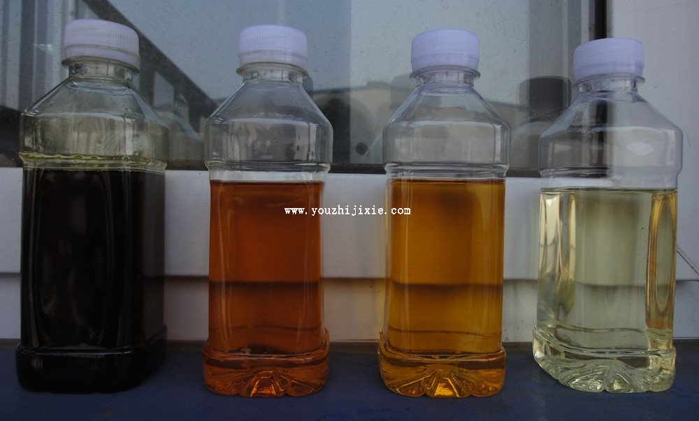 從左到右分別是：毛油、中和油（經(jīng)過脫膠和脫酸）、脫色油（經(jīng)過吸附脫色）、精煉油（經(jīng)過脫臭）